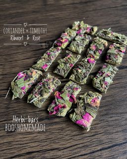 Herbi-bars: Coriander, Timothy Hay, Ribwort & Rose