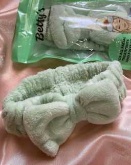 Betty's Cosmetic Headband (vert)