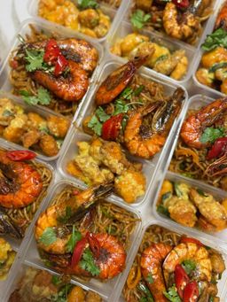 Fried Laksa Tom Yum Prawns