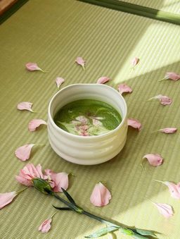 Sakura matcha latte