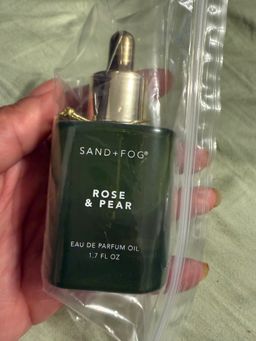 Sand and fog Rose and pear