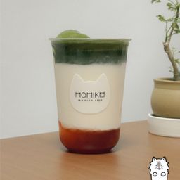 (upsize) iced strawberry matcha latte