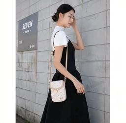 EN-JI Rihu Slingbag [Cream]
