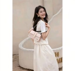 EN-JI Dalsa Shoulder Bag