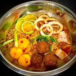 Tatawan Mama Noodles