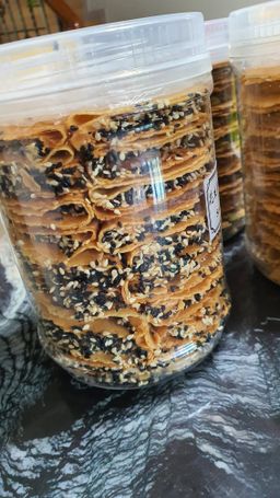 Kuih Kapit with Sesame seed filing