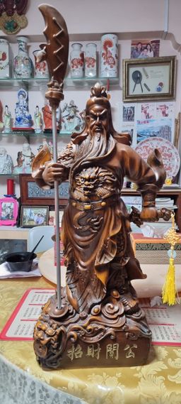 Guan Yu Statue
