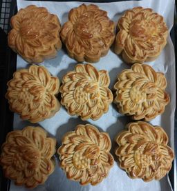 Traditional mixed nuts mooncake! 