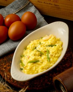 Revuelto de Esparragos y Gambas