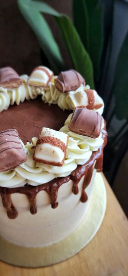 Kinder Bueno Cake