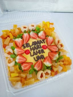 PUDING KASTARD COCKTAIL WITH FRESH FRUIT 