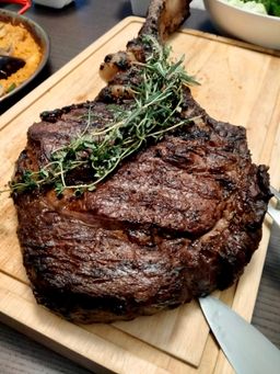 Filete de Costilla con Hueso Wagyu a la Parrilla 