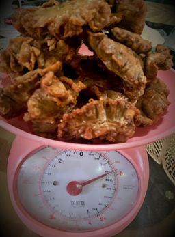 Ukilas Chicharon or chicharon bulaklak (if available)