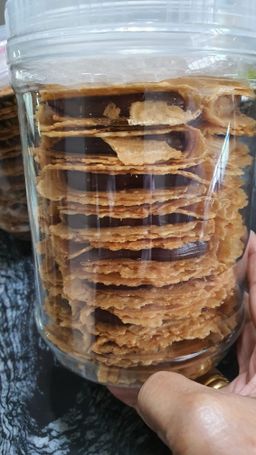 Kuih Kapit with Chocolate filing