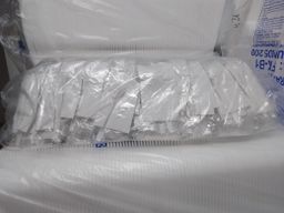 Paca de cucharas con servilletas