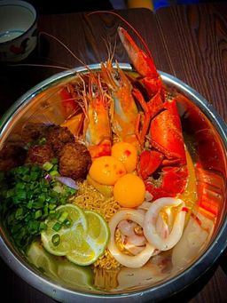 Tatawan Mama Noodles