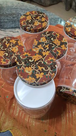 BOTTLES / CONTAINERS