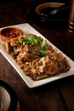 Pig-Feet ‘tir-kah’ Beehoon (feeds 2-3)