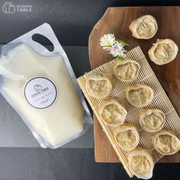 F22-2. Handmade Kimchi Mandu (10 pieces) (김치손만두(10개) + 19 hrs Flash Frozen Boiled Beef Bone Broth 1L (19시간고아 진하게 우려낸 사골육수 1L)