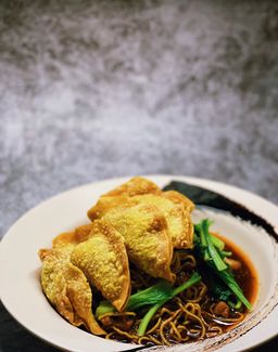 Fried Dumpling Noodle 炸虾饺面