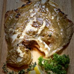 Rodaballo ‘Vivo’ a la Parrilla Binchotan - 1.0-1.2kg