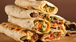 ساندويتش شرائح الدجاج مع البطاطا المقلية