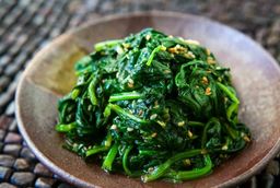 Stir fry spinach with sesame and garlic 