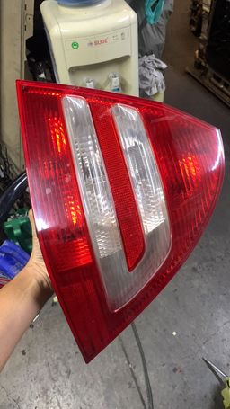 W203 tail lights 