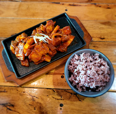 제육볶음 Stir-fried Pork Belly with Rice (1Pax)
