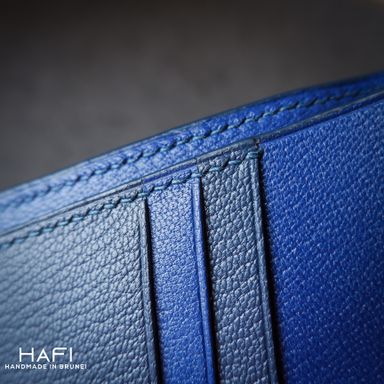 Bifold wallet in blue goatskin