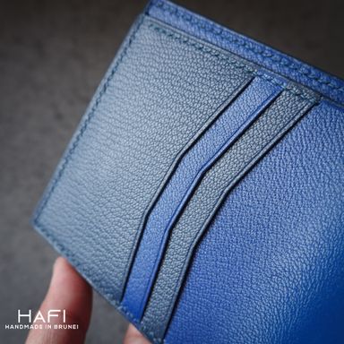 Bifold wallet in blue goatskin