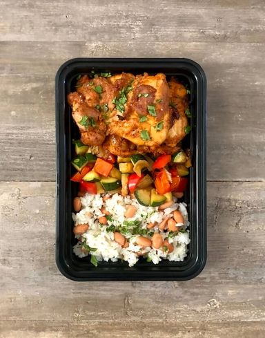 Chili Garlic Piletina s Rižom i Grahom
