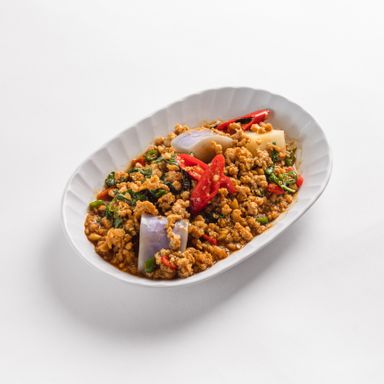 Minced Chicken with Basil Leaves 