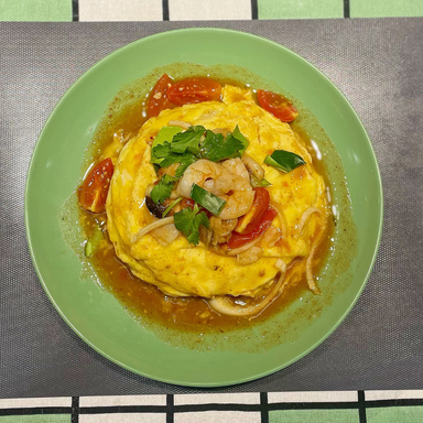 Creamy Omelette with Tomyum Prawns