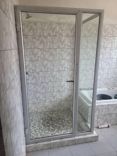 Aluminium cubicle shower