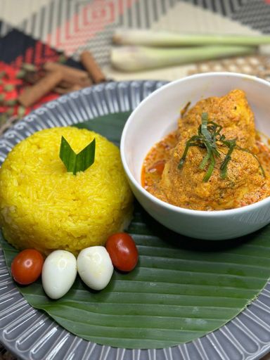 PULUT KUNING WITH SAMBAL RENDANG PEDAS AYAM 