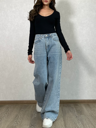 *PREMIUM* BOYFRIEND JEANS (LIGHT-WASH)