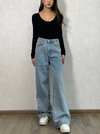 *PREMIUM* BOYFRIEND JEANS (LIGHT-WASH)