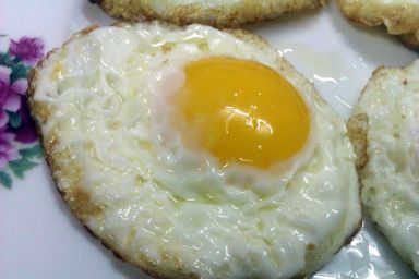 TELUR MATA