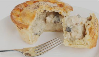 Creamy chicken and mushroom pie 