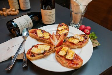 Brûléed Brie Crostini