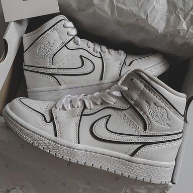 Nike air Jordan 1 Retro High IRIDESCENT OUTLINE