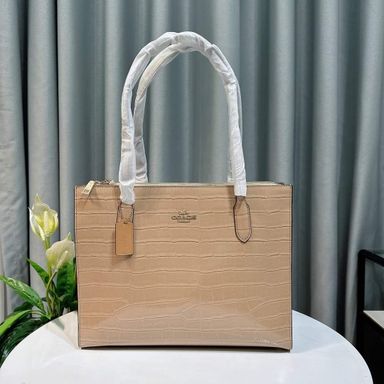 Nina Carryall