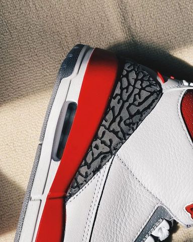 Air Jordan 3 Retro "Fire Red 2022," 