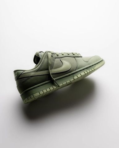 Nike Dunk Low Premium 'Oil Green,'