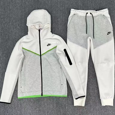 NIKE TECH FLEECE