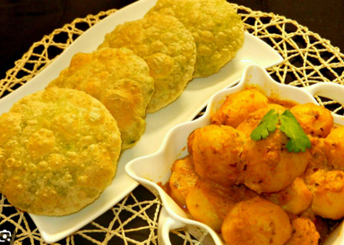 Peas Puri with Aalo Dum