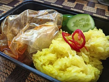 Pulut kuning + rendang ayam