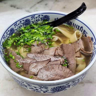 Beef Daoxiao Noodle 牛肉刀削面