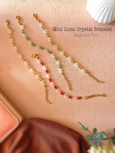 ✿✿ Mini Luna Crystal Bracelet